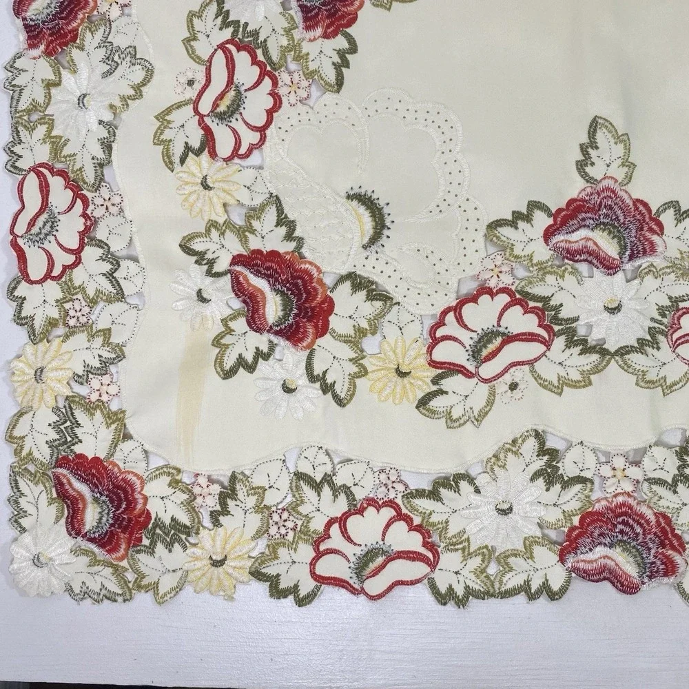 Vintage Embroidered Floral Table Cloth 31.5
